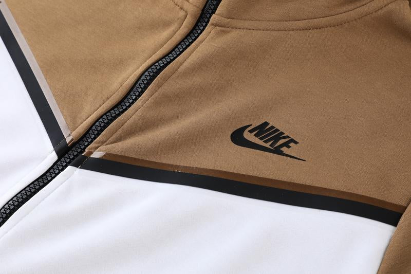 Conjunto Nike Tech Fleece - Marrom/Branco