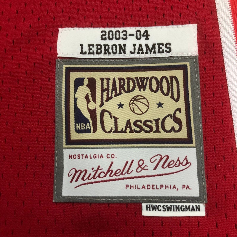 Regata NBA Cleveland Retrô Mitchell & Ness 2003/2004 LeBron James Vermelha